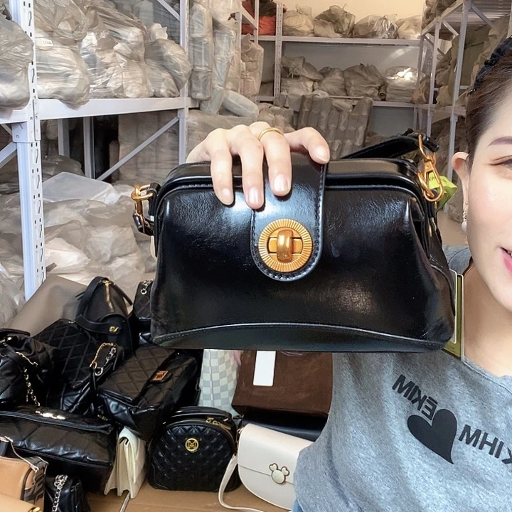蚕丝小牛剖层皮革PU