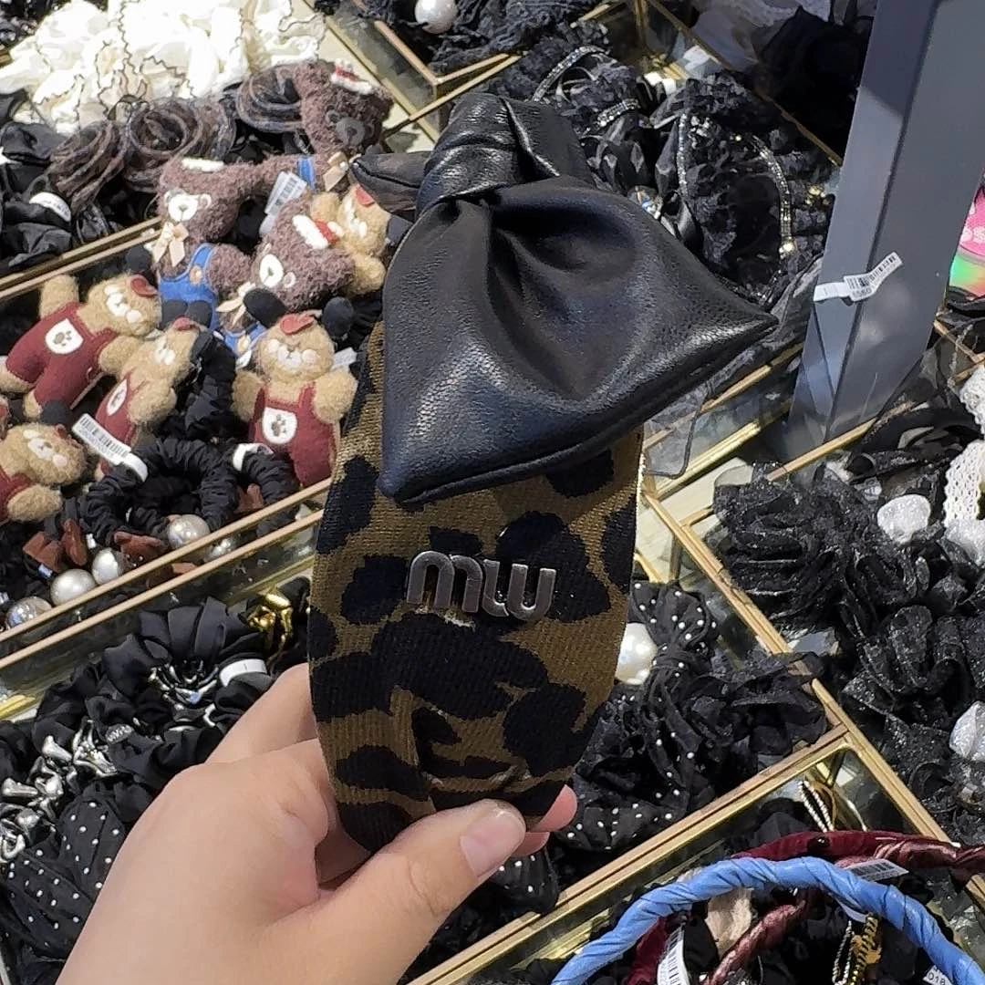 非金属黑色蝴蝶结斑纹