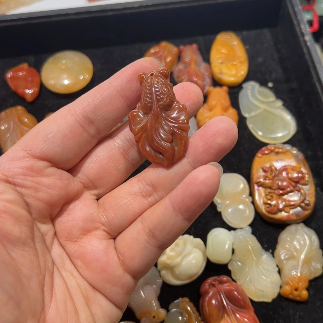 石英质玉（非洲翠）未镶嵌颈饰