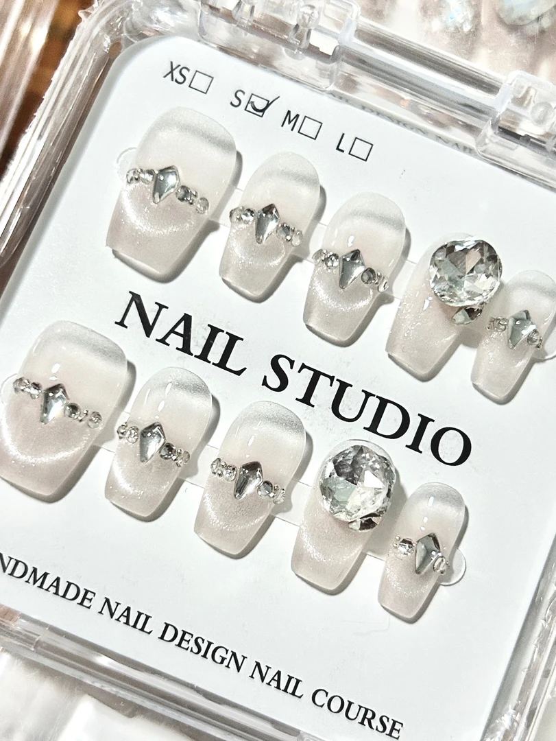 纯手工穿戴甲高级感猫眼设计可拆卸指甲贴片