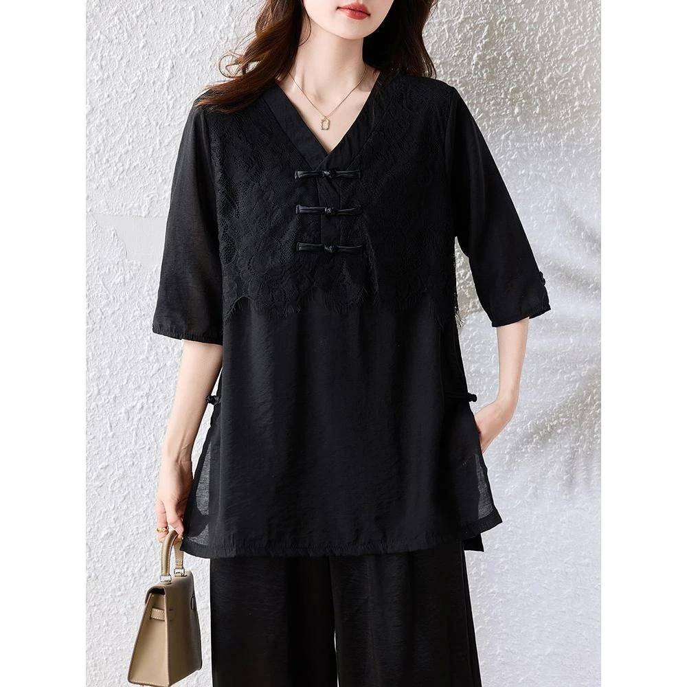 2025年夏新款大码盘扣复古蕾丝拼接衬衫中长款宽松显瘦V领女上衣
