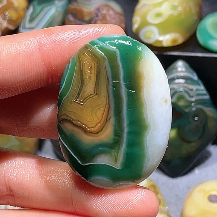 未镶嵌玛瑙/玉髓珠宝奇石