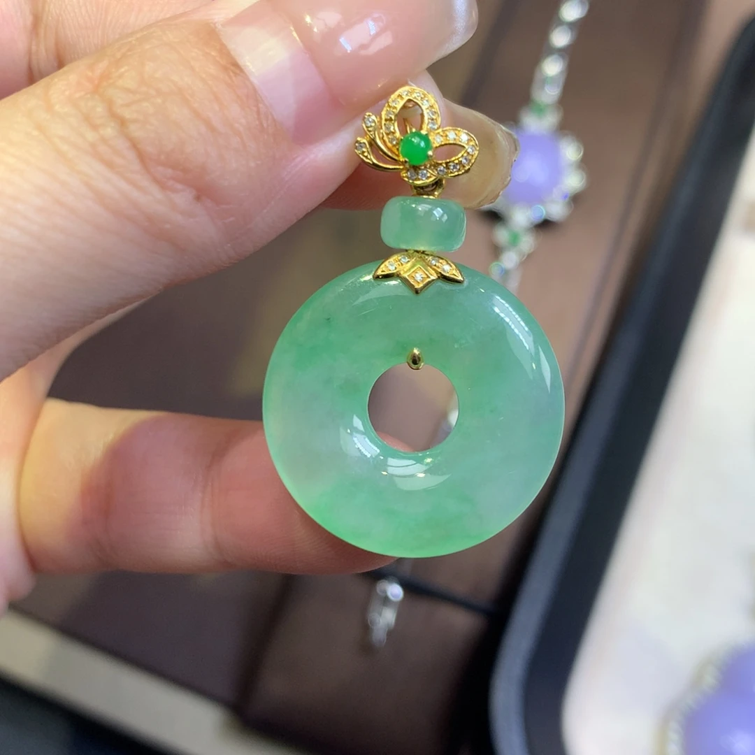 翡翠18K金镶嵌颈饰
