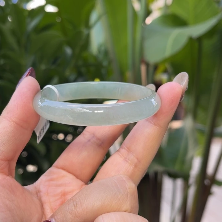 【闪购商品】翡翠手镯未镶嵌56贵妃