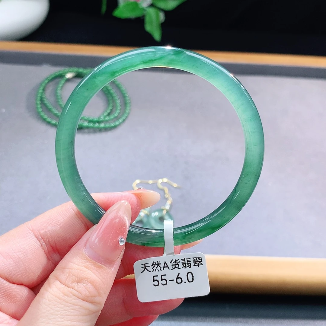 未镶嵌手镯（圆镯）翡翠