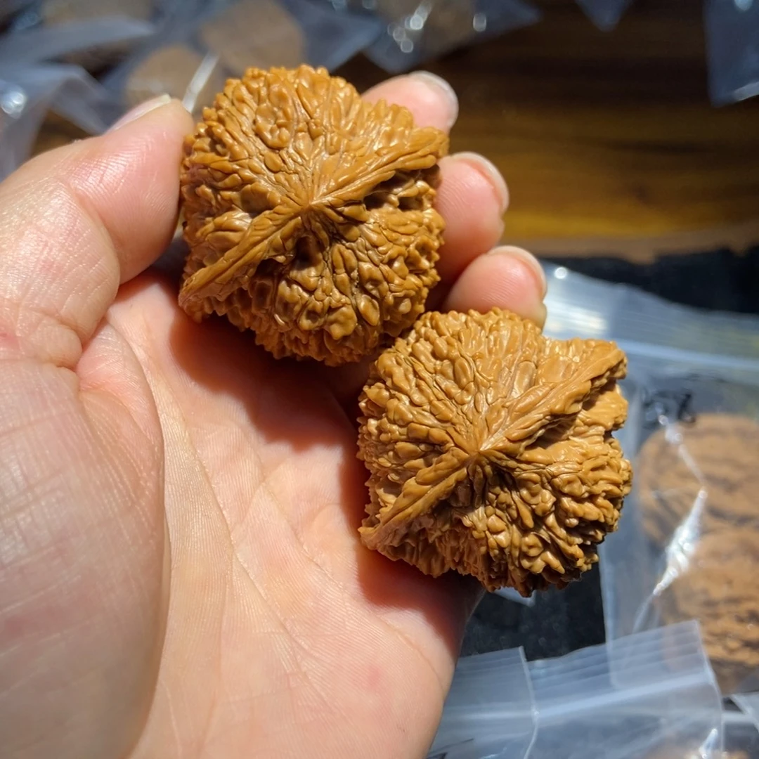 文玩核桃吊坠满天星狮子头150