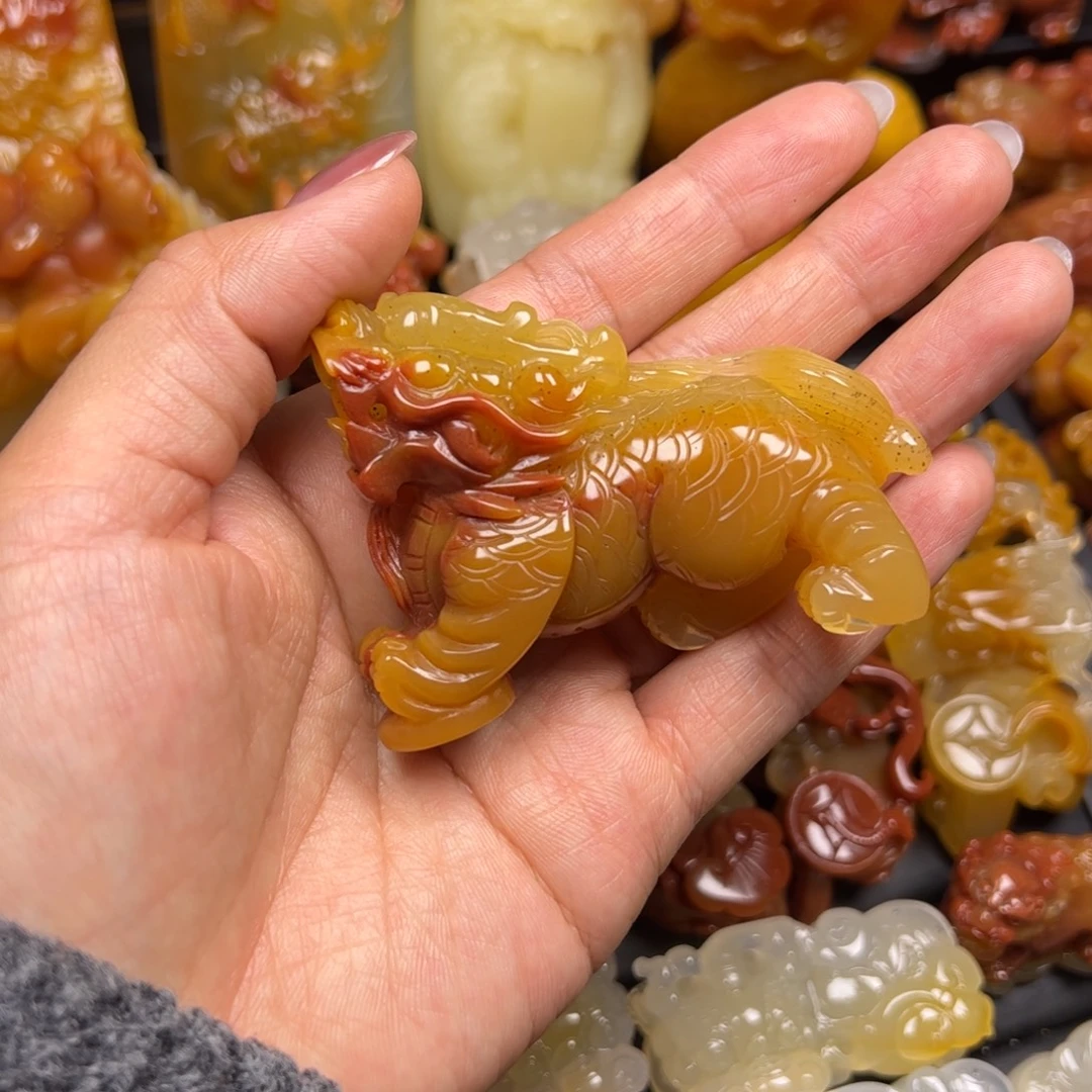 石英质玉（黄龙玉）未镶嵌颈饰