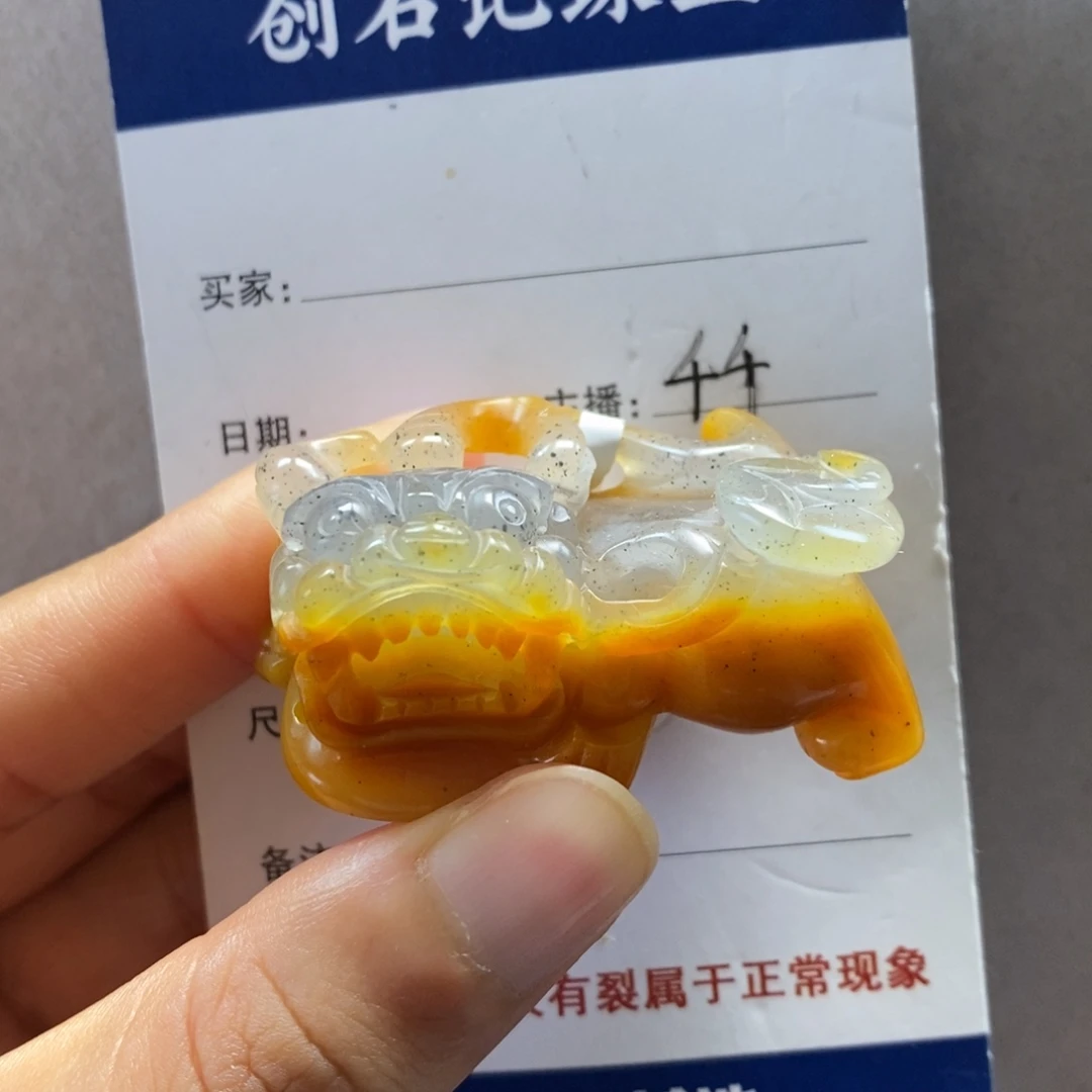 石英质玉（黄龙玉）未镶嵌颈饰
