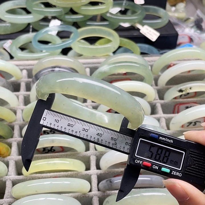 蛇纹石玉未镶嵌手镯74