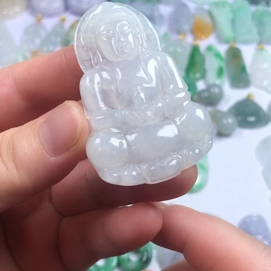 翡翠未镶嵌颈饰观音