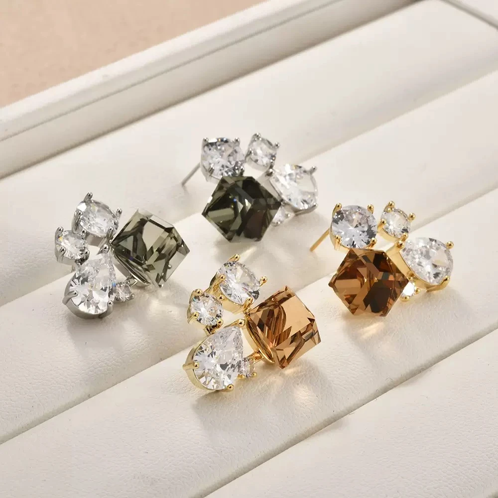 铜合金耳饰 爆款超闪精致方糖立体锆石耳钉轻奢高级