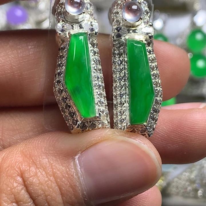 翡翠未镶嵌戒指铜托，卖裸石，需要二次镶嵌