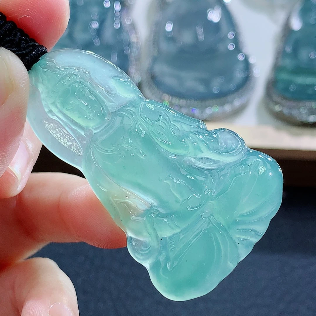 翡翠挂件未镶嵌翡翠