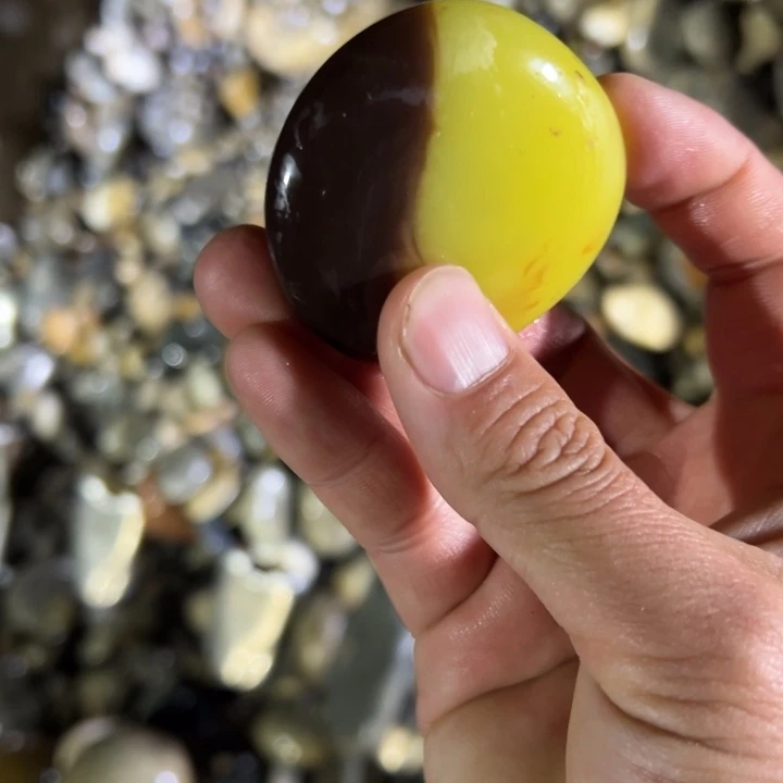 和田玉（糖玉）未镶嵌珠宝奇石