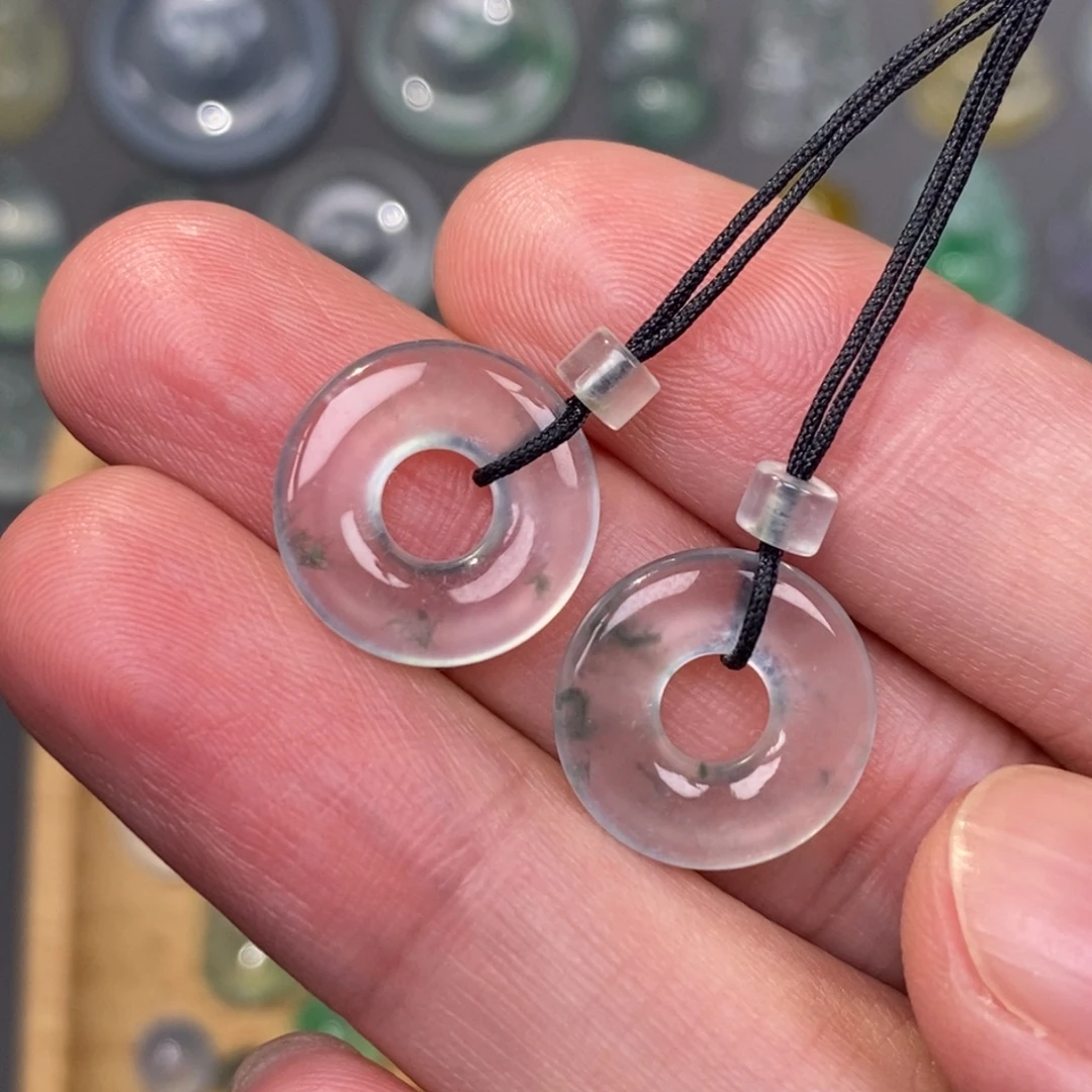 翡翠未镶嵌颈饰甜甜圈