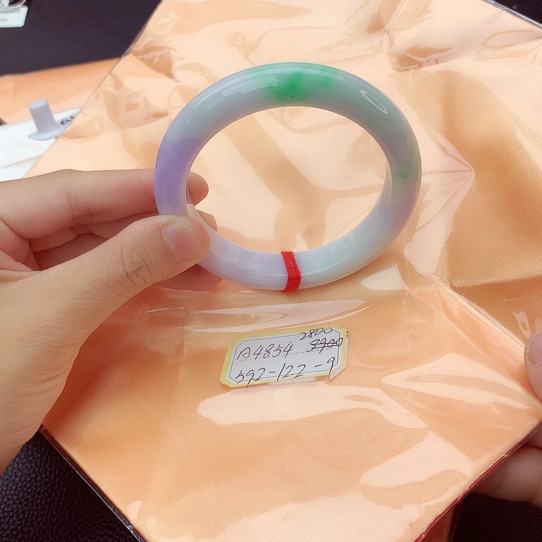 翡翠手镯未镶嵌翡翠