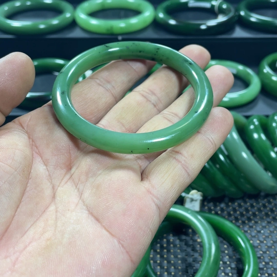 和田玉（碧玉）未镶嵌手镯