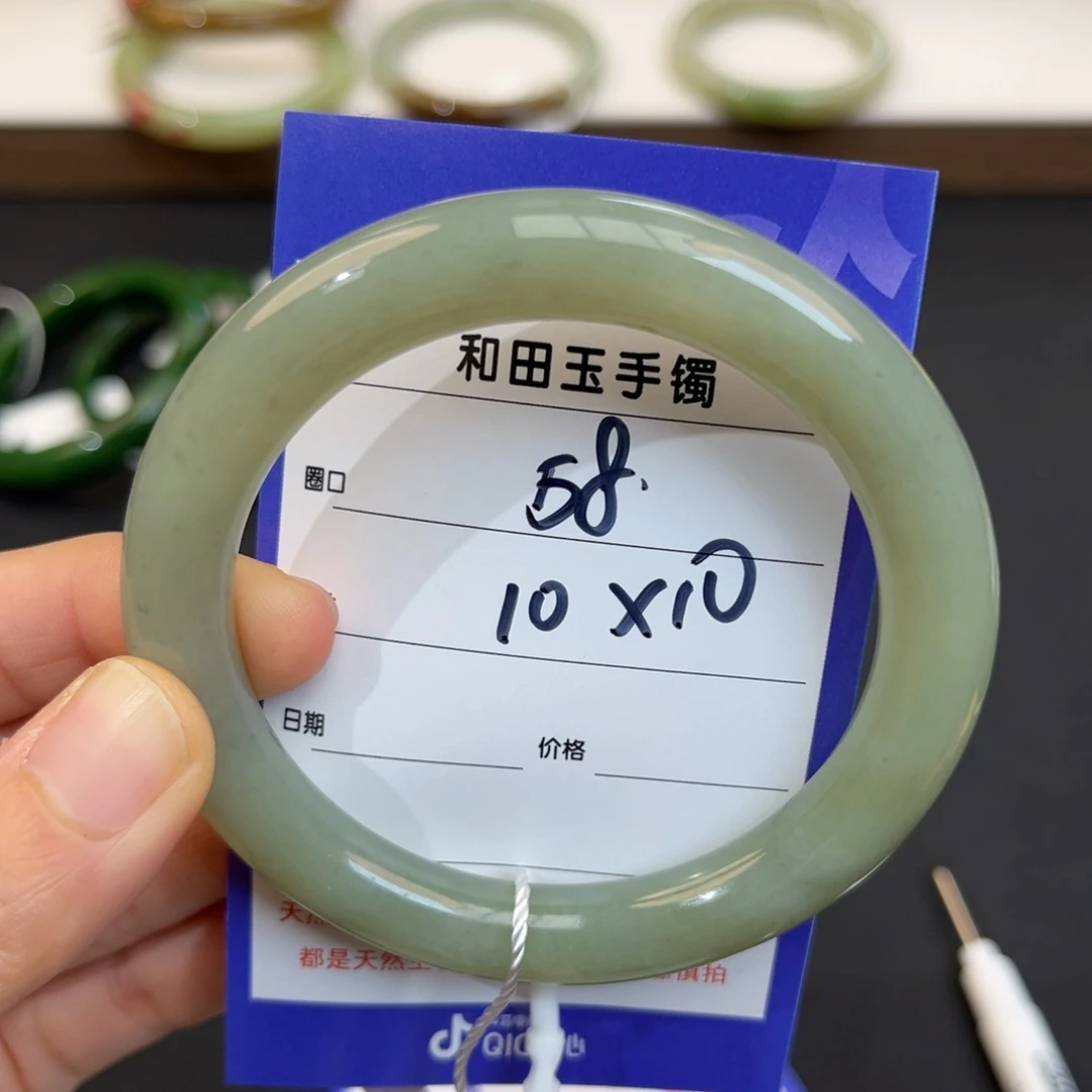 和田玉未镶嵌手镯