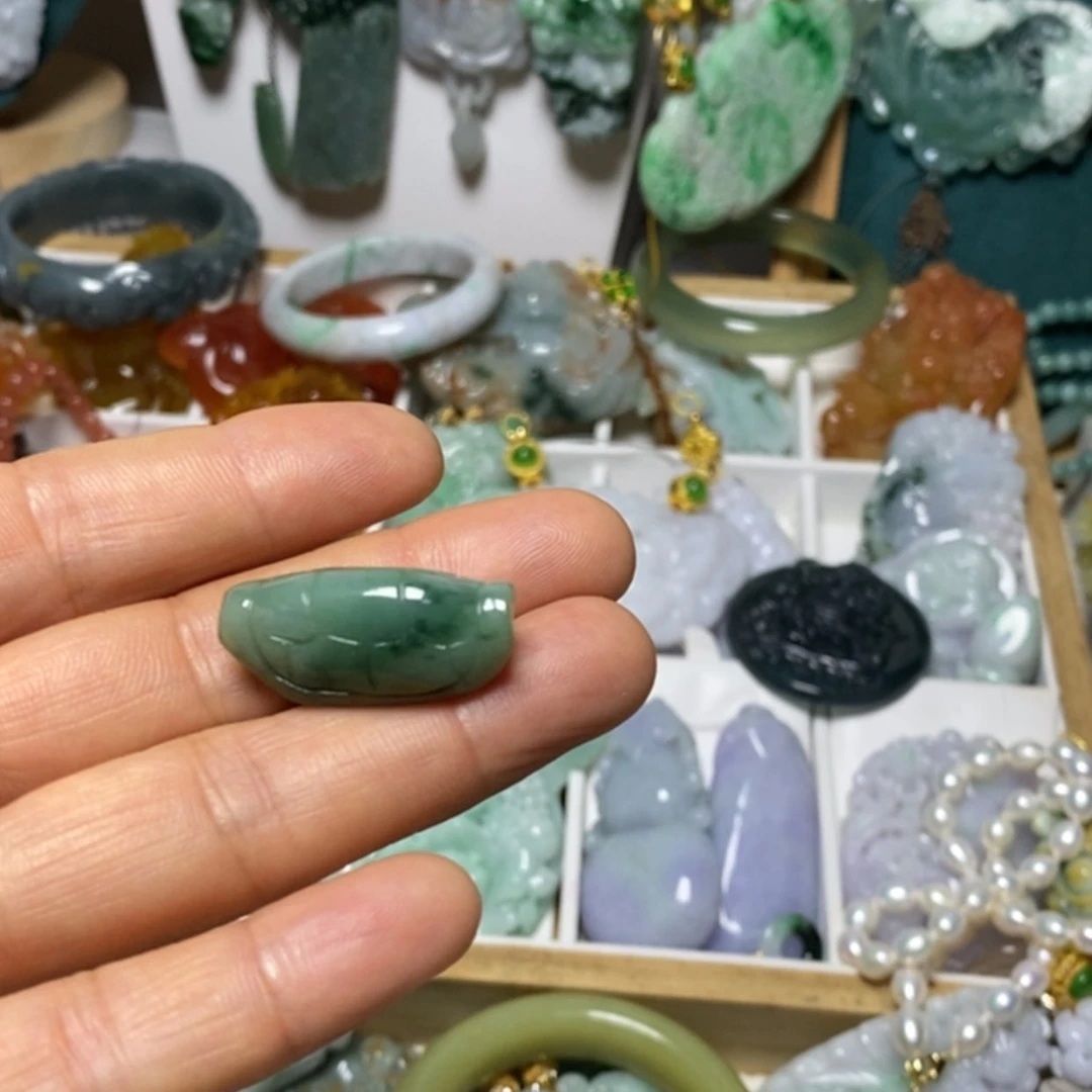 【闪购商品】翡翠吊坠(赠链)未镶嵌