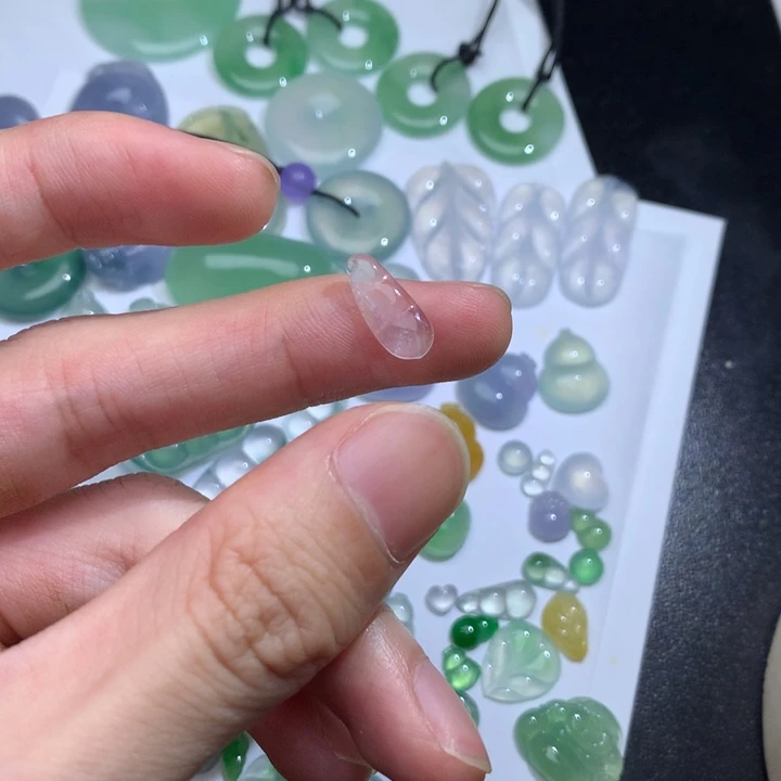 颈饰未镶嵌翡翠豆