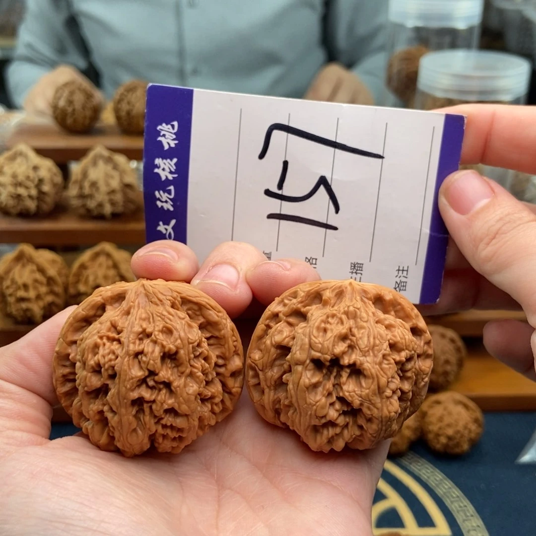 文玩核桃吊坠43粗筋