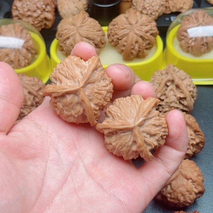 文玩核桃吊坠盘山三棱40×40×39