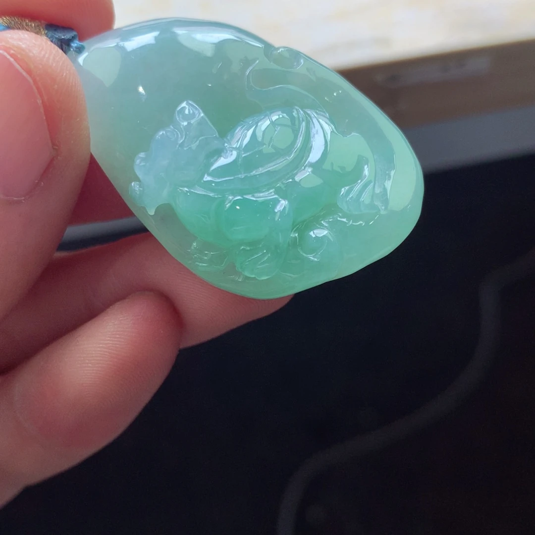 翡翠颈饰未镶嵌吊坠