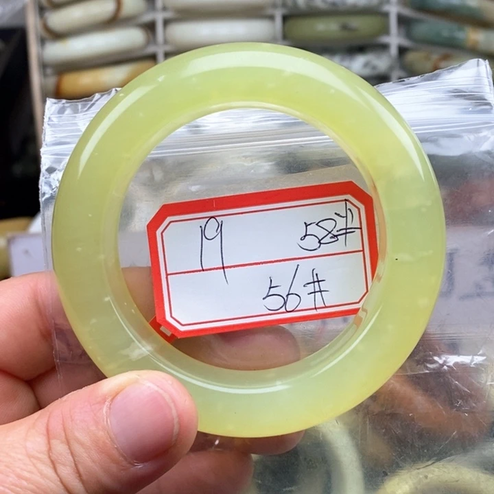 未镶嵌蛇纹石玉颈饰