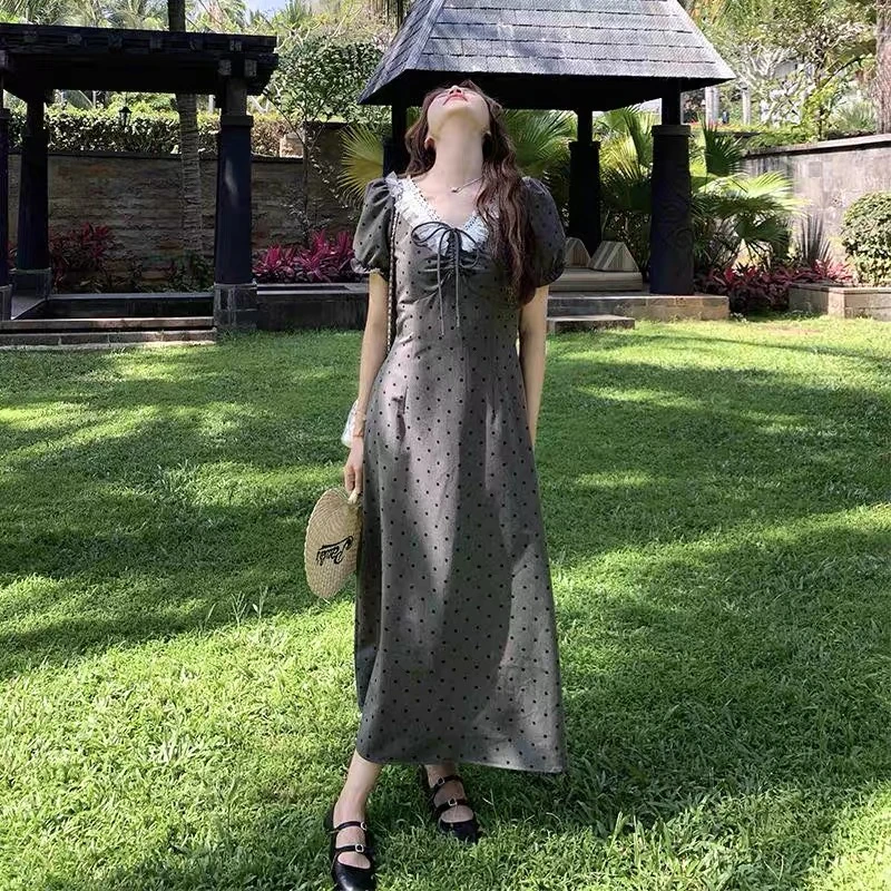 甜辣多多【盐系少女】灰色短袖连衣裙女夏季梨形收腰设计感波点裙