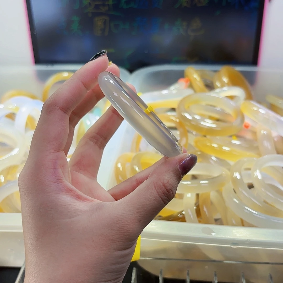 鼻***泡玛瑙/玉髓合金手镯