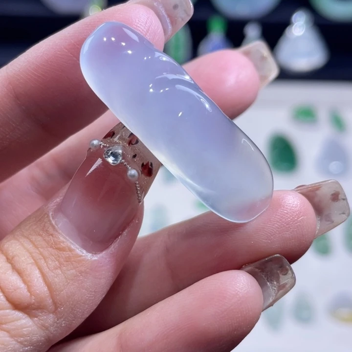 翡翠未镶嵌颈饰随行