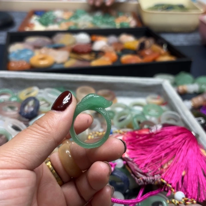 用***4石英岩玉合金颈饰