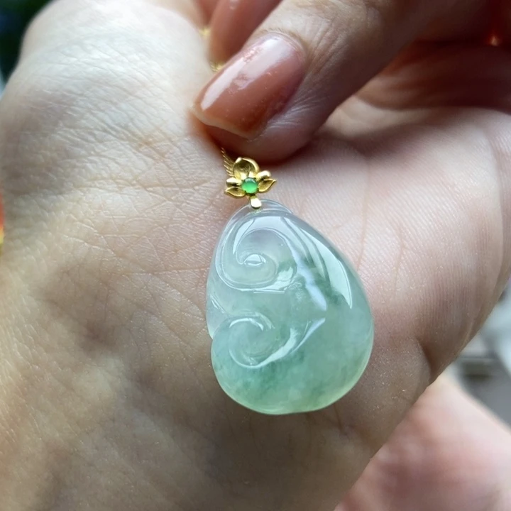 翡翠18K金镶嵌颈饰吊坠57