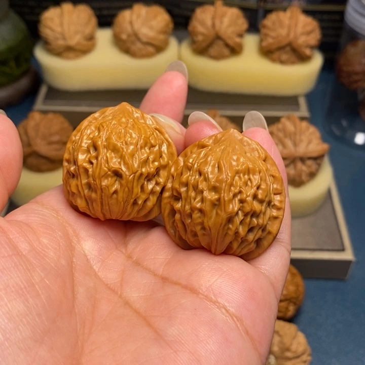 【闪购商品】文玩核桃把件金牛