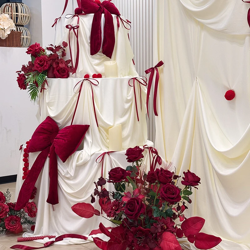 2025结婚生日周岁布幔红丝绒巨型三层蛋糕kt版蝴蝶结简约大气晨袍