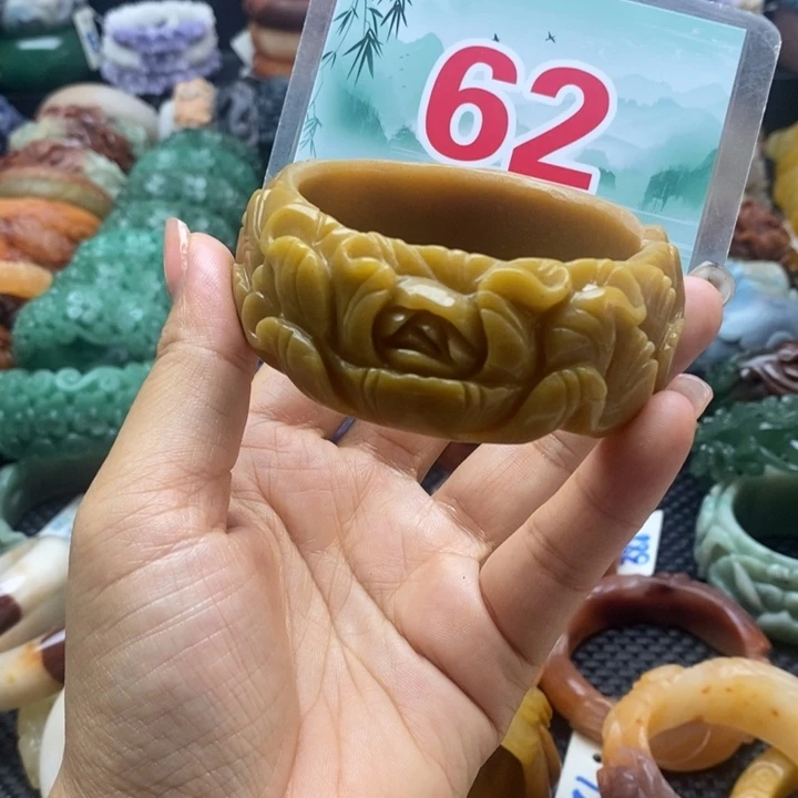 石英质玉手镯未镶嵌