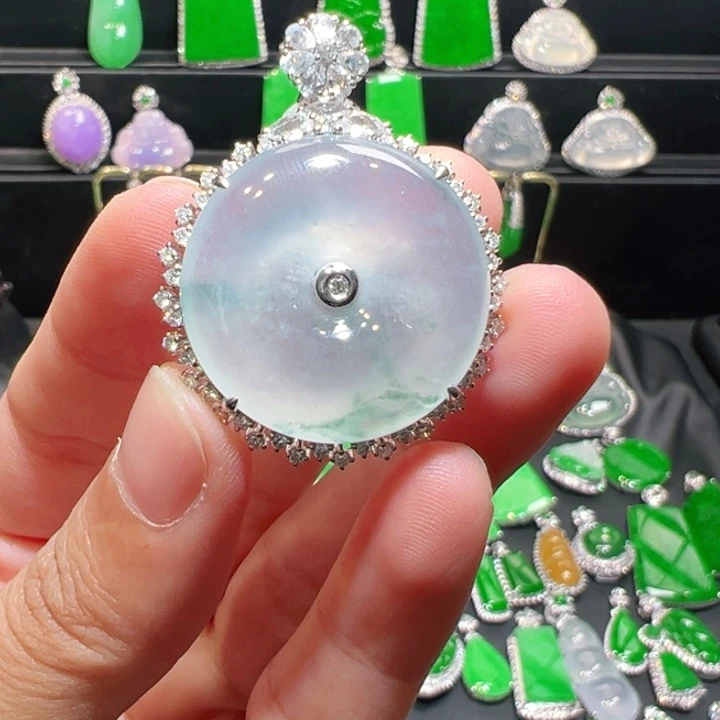 颈饰18K金镶嵌翡翠