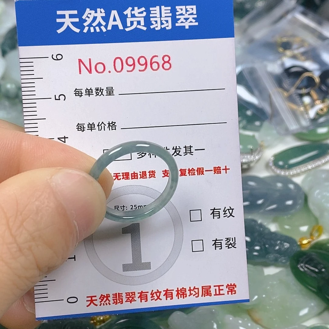 翡翠颈饰未镶嵌?****）天然翡翠