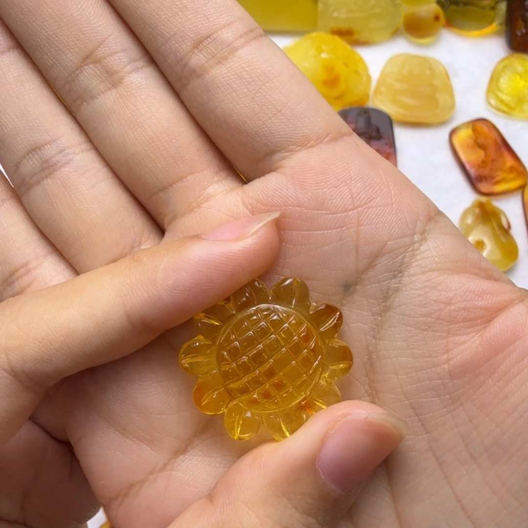 蜜蜡未镶嵌珠宝奇石