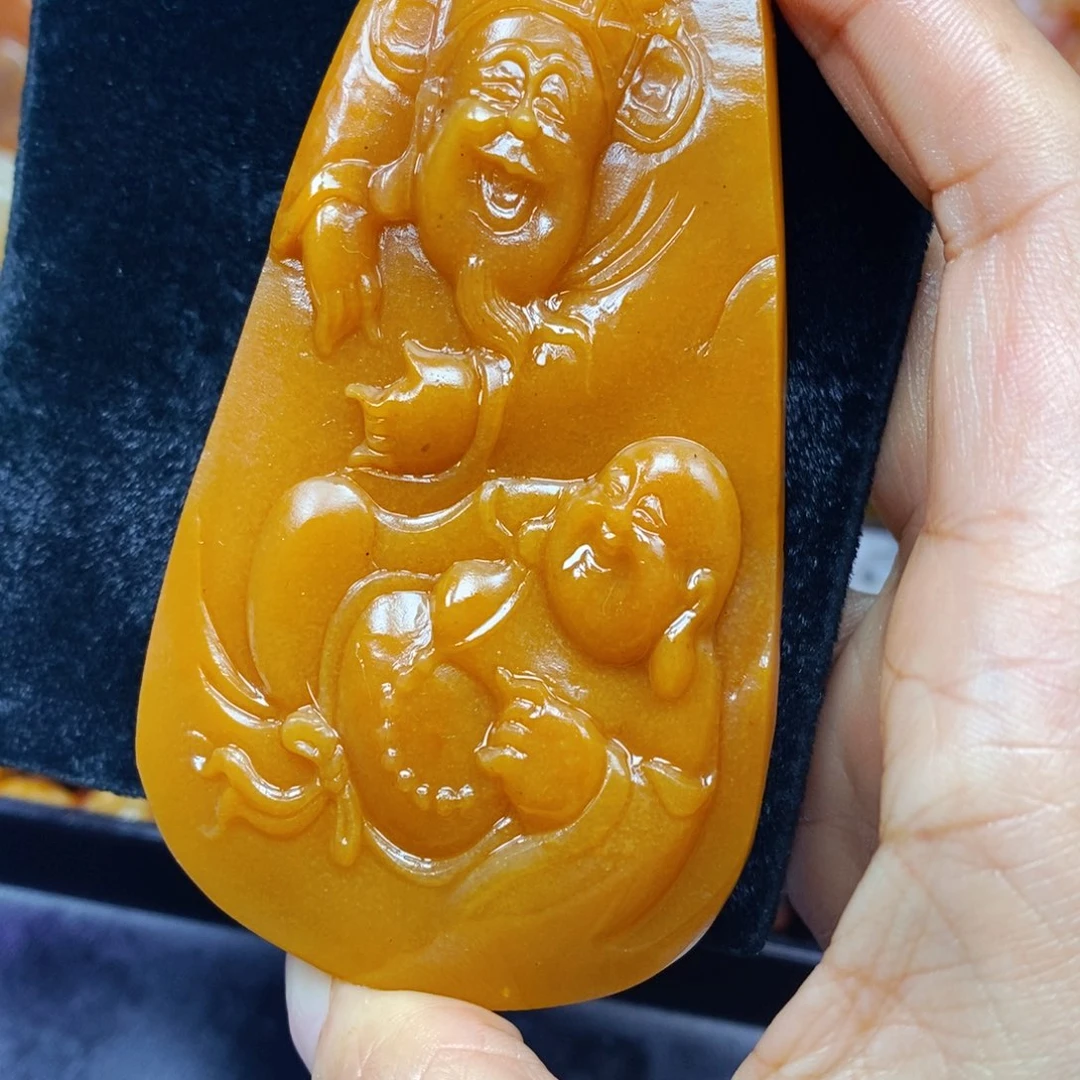 未镶嵌石英质玉（黄龙玉）颈饰