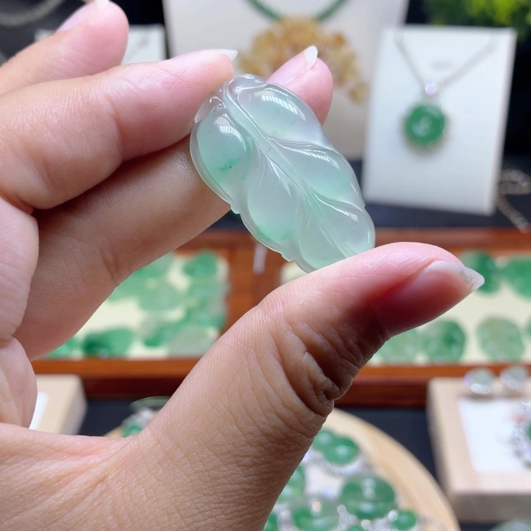 石英质玉（非洲翠）未镶嵌颈饰