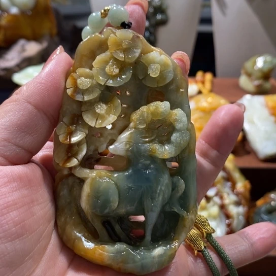 蛇纹石玉未镶嵌颈饰