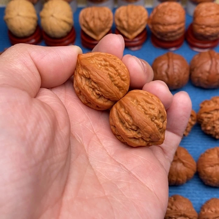 文玩核桃把件小赤龙