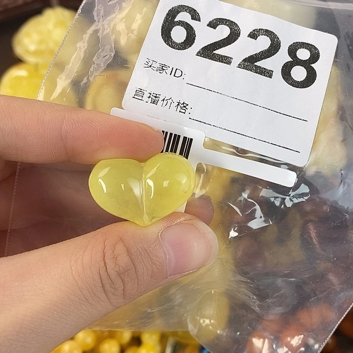 蜜蜡未镶嵌珠宝奇石