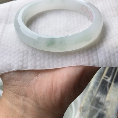 大***飞未镶嵌手镯石英质玉（金丝玉）加工定制