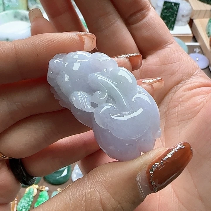 翡翠颈饰未镶嵌招财大貔貅