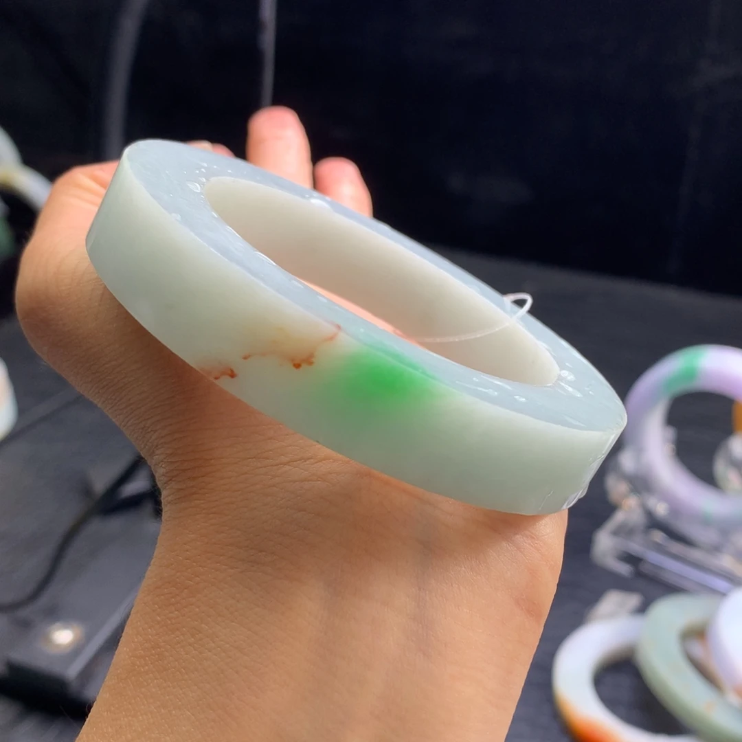 定制翡翠未镶嵌手镯