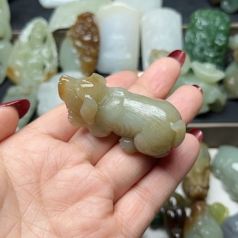 和田玉颈饰未镶嵌龍**人