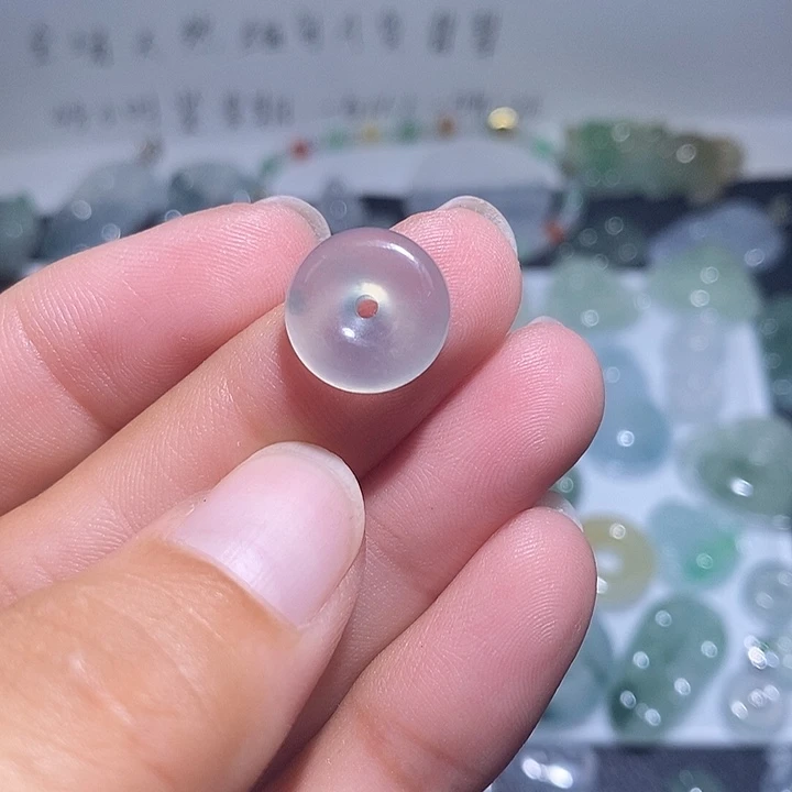 颈饰未镶嵌翡翠平安扣