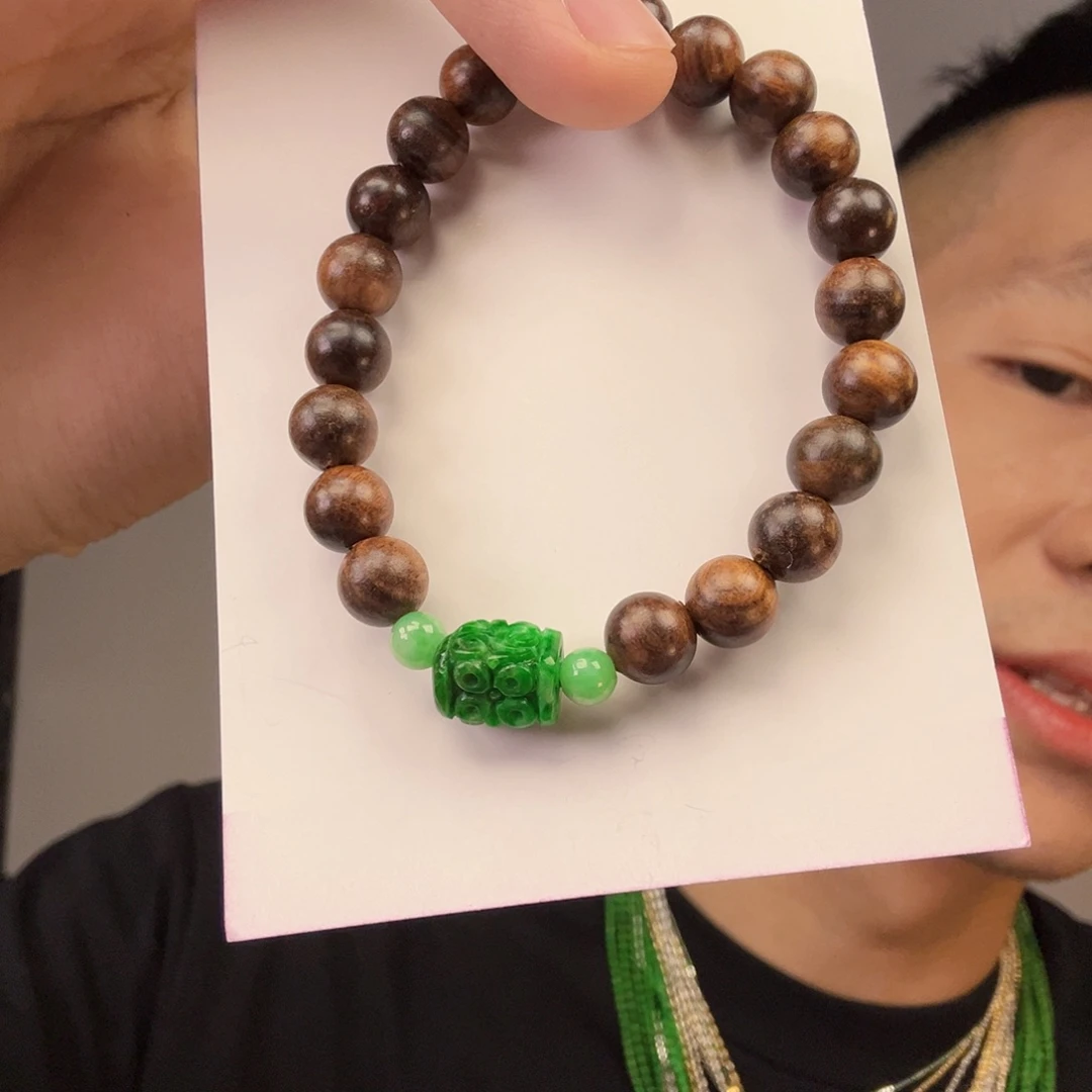 翡翠未镶嵌挂件一件